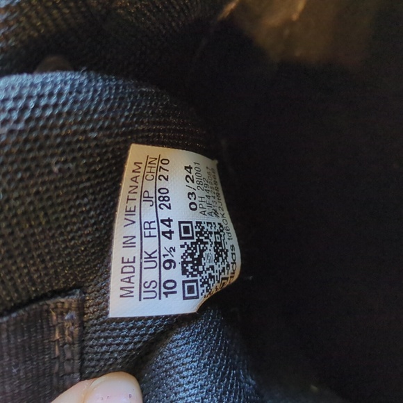 Adidas shoes for Men. Size 10. - Picture 3 of 7